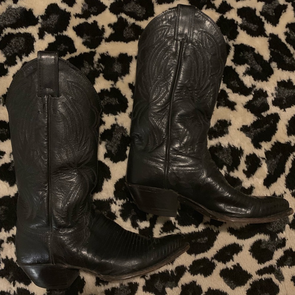 Women’s black lizard skin cowboy boots.